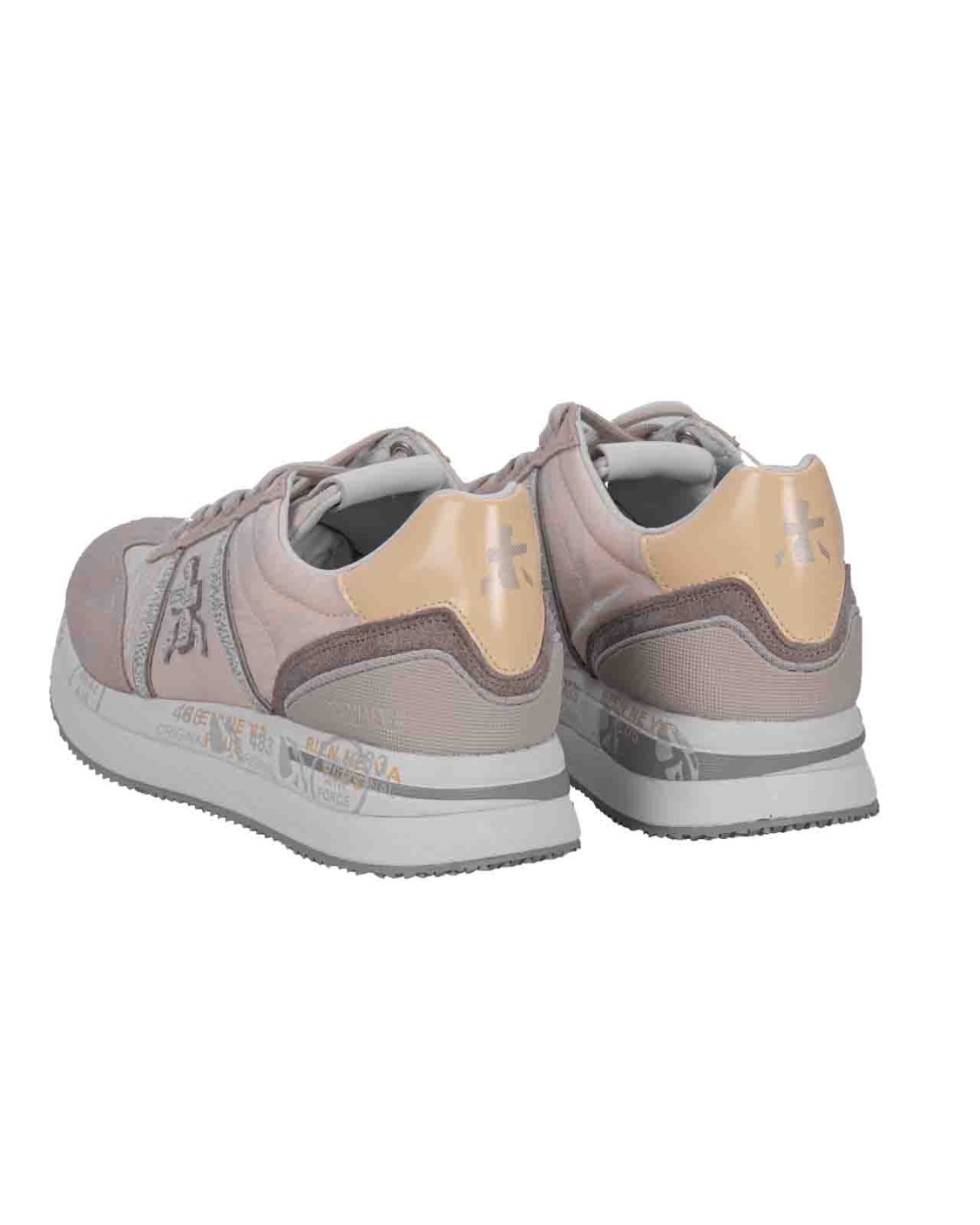 shop PREMIATA Saldi Scarpe: Premiata sneakers "Conny" in mix di materiali.
Modello con punta tonda.
Chiusura con lacci.
Applicazione con logo sulla linguetta.
Caviglia imbottita.
Altezza Suola 4 cm.
Fusbet Interno 27 cm.
Composizione: SOLE: 85% EVA 15% PHYLON (PLASTIC MATERIAL) UPPER: 40% CALF LEATHER 30% PL 10% PA 10% PU 10% PC LINING: 100% GOAT LEATHER
Made in Vietnam.. CONNY-6671 number 4195284